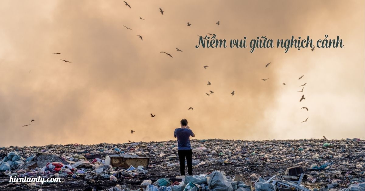 niềm vui giữa nghịch cảnh